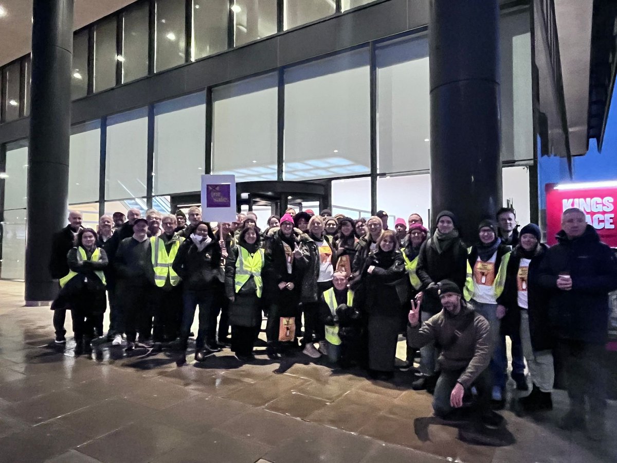 Thank you to all who joined us today. Another brilliant day on our historic picketline, including surprise guests Green Gartside and Jemma Redgrave.  

Last ones standing pic below…

See you next week. It’s been immense. 

Solidarity, love and people power 🧡✊