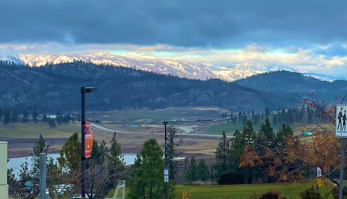 Can’t get enough of the mountain views! Reminds me of my hometown 🏔️ 💖. #Thankful