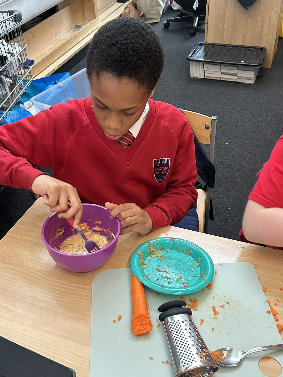 AntoninePrimary's tweet photo. Great cooking class for P5 and P5/6 this week with Jen from @totnoshuk Our children are thoroughly enjoying trying new foods and learning great life skills ๐งโ๐ณ๐๐ซ #skillsforlife #foodtechnologies https://t.co/q3wZ9LcSfv