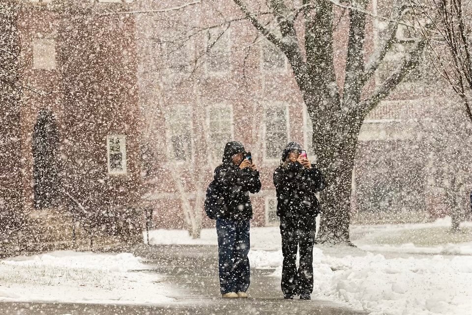 BatesCollege's tweet photo. Welcome to Maine.

Southern Californian first-years Sami Kim (left) of San Diego and Malina Young of Los Angeles stopped on the Historic Quad to record today’s fluffy snowfall with their smartphones. 

“This is my first time experiencing snow falling from the sky,” said Young. https://t.co/IajAxcoxT3