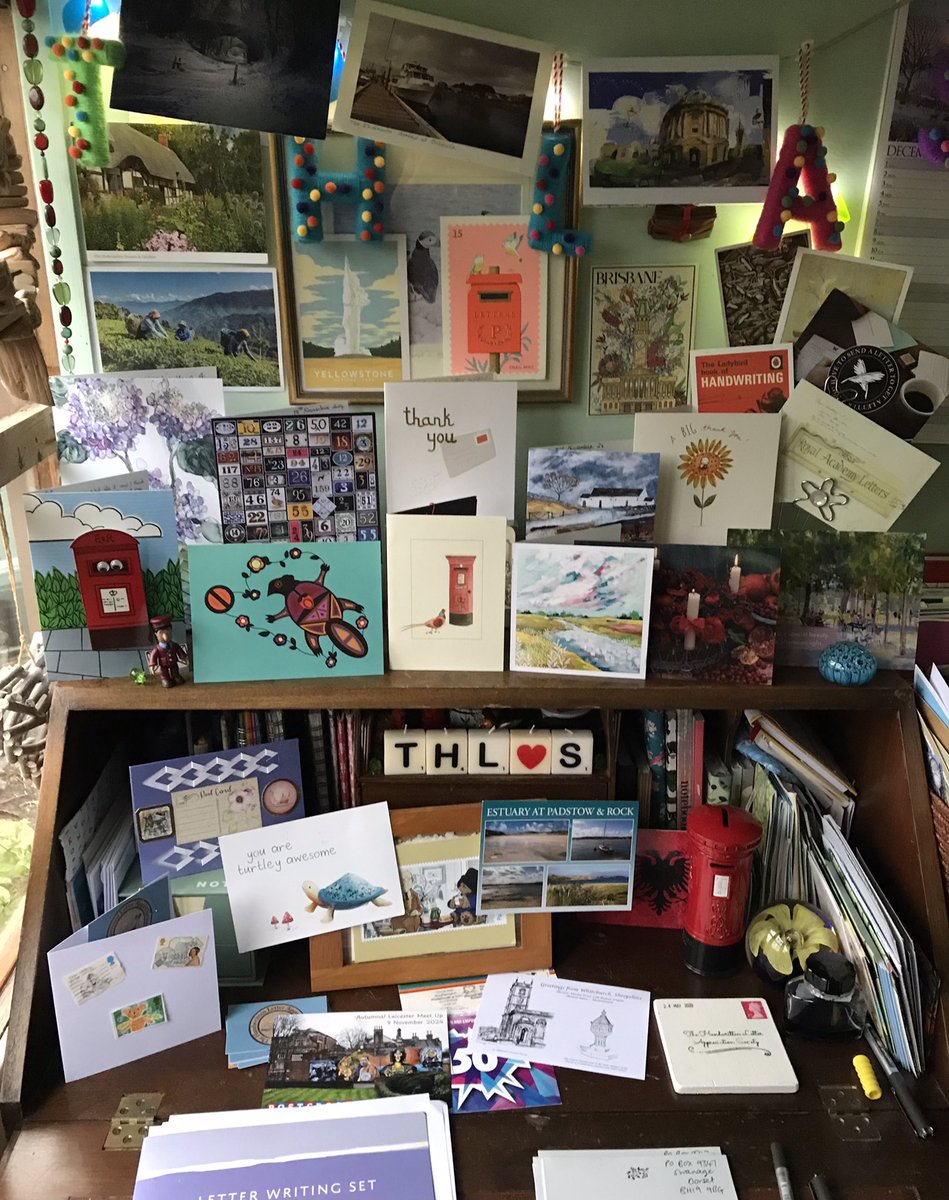 letterappsoc's tweet photo. Lovely cards always brighten up any grey olโ dayโฆ (Thanks, lovely chums) #DeskGallery โบ๏ธ๐ค๐ https://t.co/n4lK26vcod