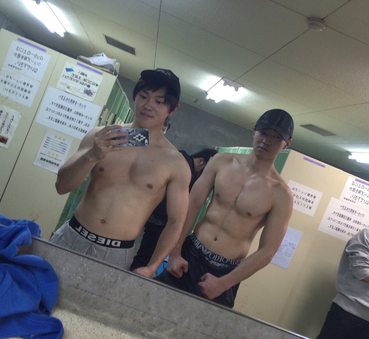 mametamacho's tweet photo. 朝起きてダラダラスマホを見るのに、5分のストレッチをしない。飲み会に毎月1万円は払うのに、ジムの5,000円代は払わない。

お酒は飲むのにプロテインは飲まない。痩せたいという割には、平気でお菓子を食べる。

こんなんじゃいつまで経っても絶対に変われない。宣言より行動が何より大事。 https://t.co/hxl6y9K4FO