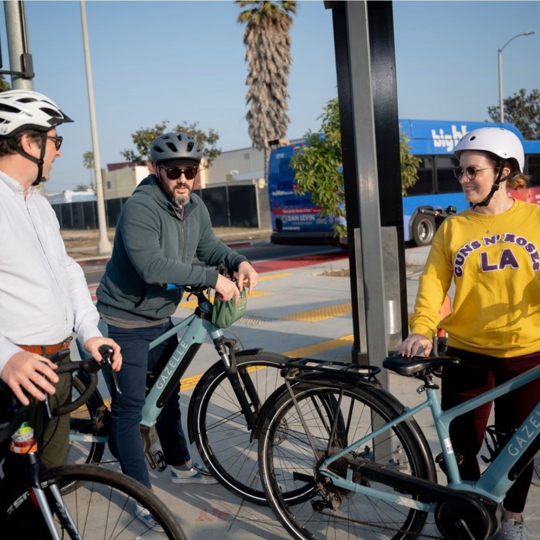 santamonicacity's tweet image. Thank you to LA County Board of Supervisors 3rd District, @LindseyPHorvath and her team for touring Santa Monica’s award-winning mobility projects! Supervisor Horvath saw first-hand the improvements we’re making to enhance sustainable transportation &amp;amp; safety in our community.