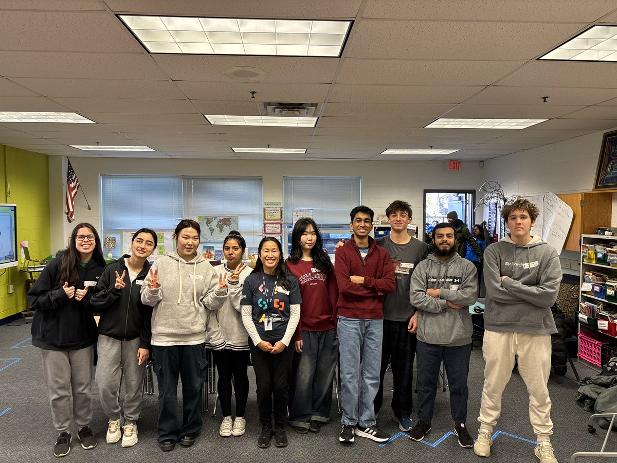 WHS_Maitland's tweet image. Wakefield HS #Coding, #Robotics, &amp;amp; #NHS introduced #Spheros to 5th graders
@CIS_APS for #CSEdWeek.  Lots of excitement &amp;amp; fun was witnessed throughout the classroom. Thank you #Amazon for the AFE merch!
@WarriorBalasWHS
@SuptDuran
@APSVirginia
@DEI_APS