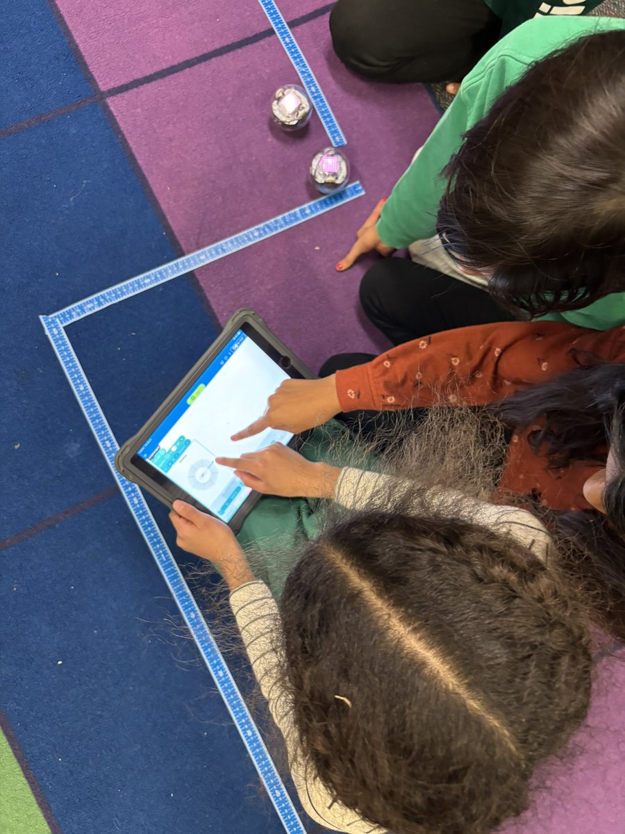 WHS_Maitland's tweet image. Wakefield HS #Coding, #Robotics, &amp;amp; #NHS introduced #Spheros to 5th graders
@CIS_APS for #CSEdWeek.  Lots of excitement &amp;amp; fun was witnessed throughout the classroom. Thank you #Amazon for the AFE merch!
@WarriorBalasWHS
@SuptDuran
@APSVirginia
@DEI_APS