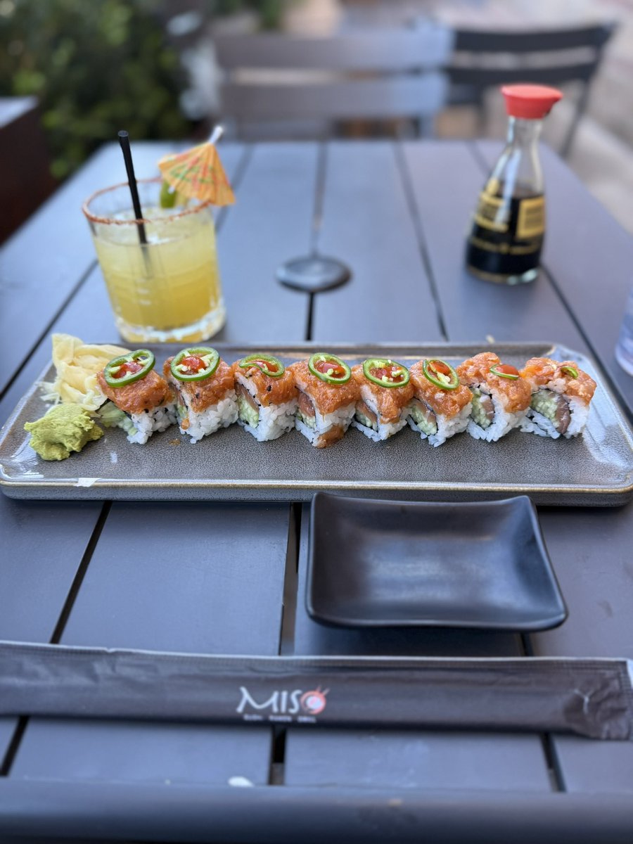 dan0dte's tweet photo. I love sushi, do you love sushi? https://t.co/BkjzfRtNCw