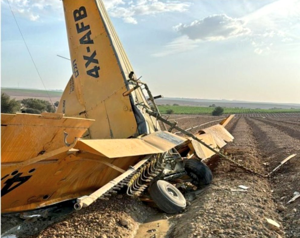 ivancp25's tweet photo. #AccidenteAéreo de un #Ayres #S2RT45 Turbo Thrush (4X-AFB) de #TelemAviation. Se ha estrellado en un campo de agricultura en el Kibbutz #Shoval cerca de #Rahat, en #BneiShimon, #Negev, #Israel 🇮🇱. El piloto, herido grave. Se encontraba realizando tareas de fumigación. 05-12-24 https://t.co/I4YipinB8d