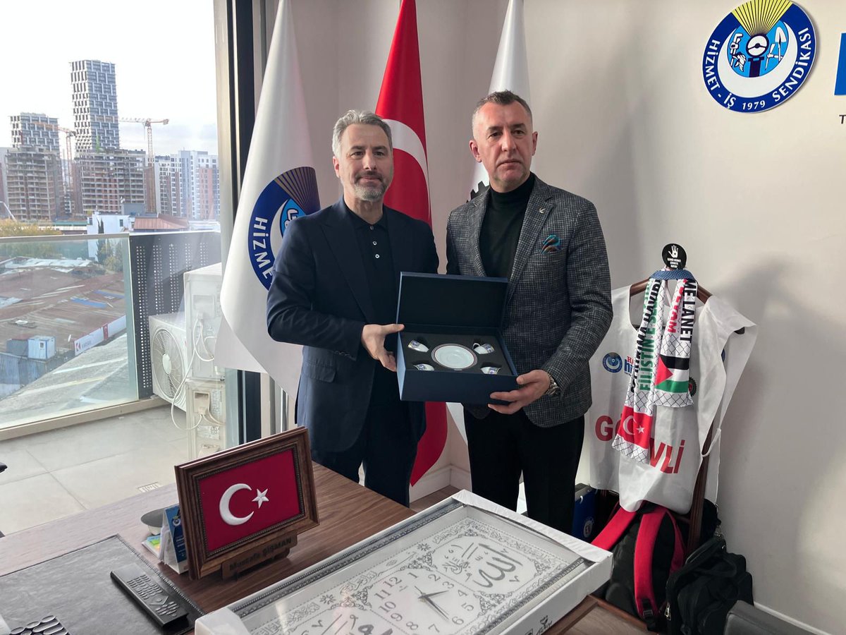 fatihyavas_'s tweet photo. #hakiş #hizmetiş Başkanı Sn.@mustafasisman54 beyefendiye nazik kabulleri için teşekkürlerimizi iletiriz. ERBAKAN hocamızın #feraset #dirayeti ile #haklı nin #hakkını arayan ve #hakkin yanında olan emekçi kardeşlerimize selam ederiz.
@erbakanfatih
@refahkadingm
@nuriozatatr https://t.co/ciTQecJRb4