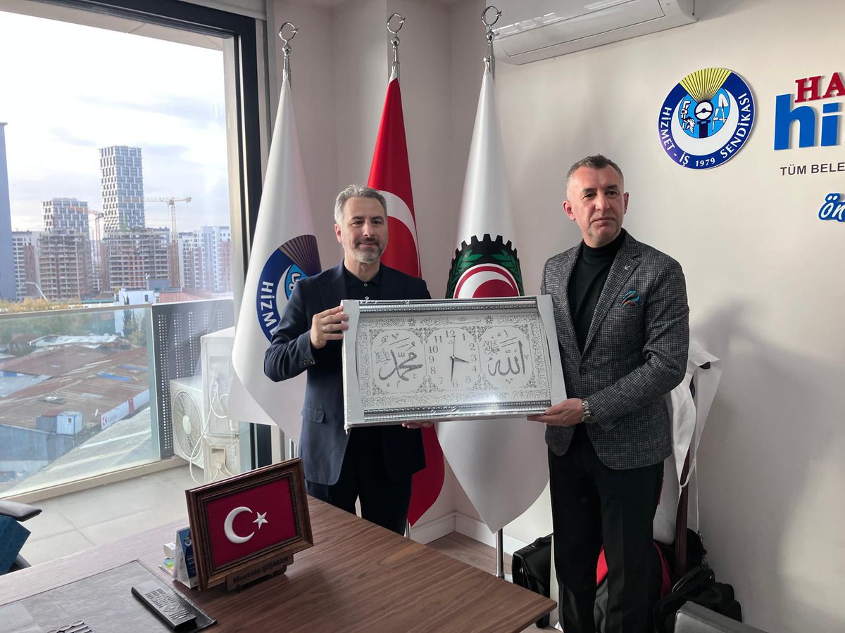 fatihyavas_'s tweet photo. #hakiş #hizmetiş Başkanı Sn.@mustafasisman54 beyefendiye nazik kabulleri için teşekkürlerimizi iletiriz. ERBAKAN hocamızın #feraset #dirayeti ile #haklı nin #hakkını arayan ve #hakkin yanında olan emekçi kardeşlerimize selam ederiz.
@erbakanfatih
@refahkadingm
@nuriozatatr https://t.co/ciTQecJRb4