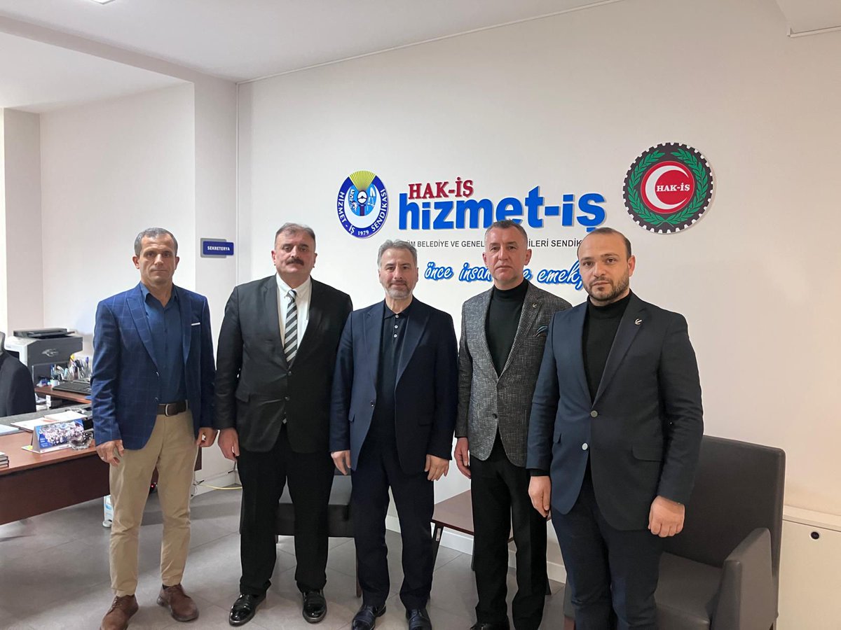 fatihyavas_'s tweet photo. #hakiş #hizmetiş Başkanı Sn.@mustafasisman54 beyefendiye nazik kabulleri için teşekkürlerimizi iletiriz. ERBAKAN hocamızın #feraset #dirayeti ile #haklı nin #hakkını arayan ve #hakkin yanında olan emekçi kardeşlerimize selam ederiz.
@erbakanfatih
@refahkadingm
@nuriozatatr https://t.co/ciTQecJRb4
