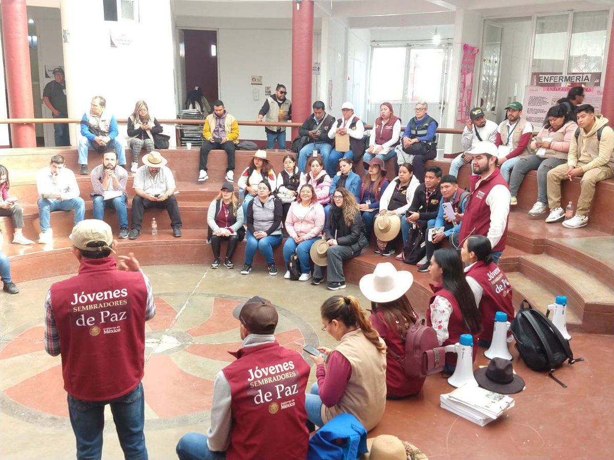 AlasyRaices's tweet photo. Cada acción cuenta, cada colaboración suma. Trabajamos juntos para construir un futuro donde la paz florezca en cada rincón. 🌱✨
#SembradoresDePaz #alasyraices https://t.co/FMzgEPqmw6