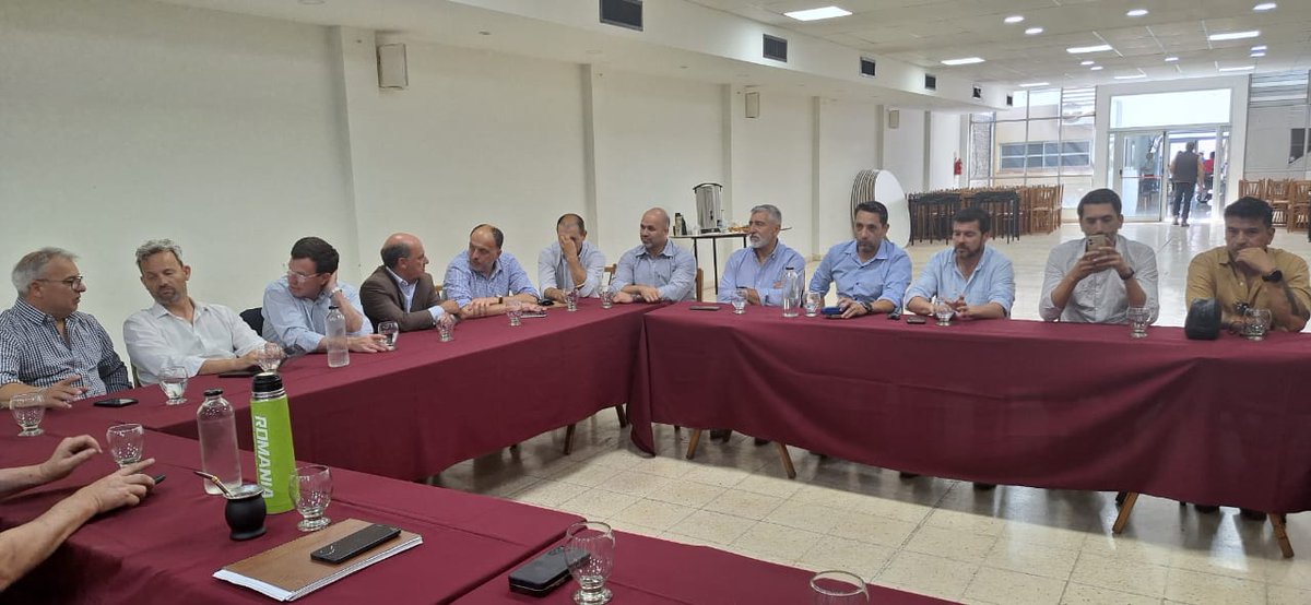 pablogarate's tweet photo. Hoy en #PuntaAlta los intendentes de la Región nos reunimos con @JaviAlonsook , @FedesMontero , @elgrancai , @eraparicio y los Jefes de @PoliciaPBA para diagramar el #OperativoSol de la temporada de Verano en nuestros destinos turísticos y la Agenda de Seguridad para 2025.
#CuidarALosVecinos
#SeguridadCiudadana