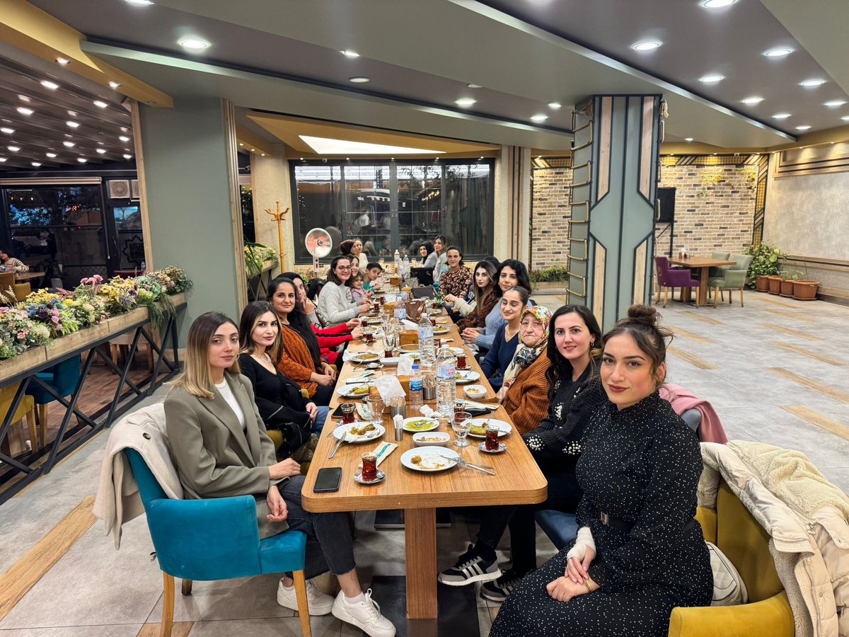 ENusaybin16478's tweet photo. Bir toplum cinslerden yalnız birinin yüzyılımızın gerektirdiklerini elde etmesiyle yetinirse, o toplum yarı yarıya zayıflamış olur. Bizim toplumumuzun uğradığı başarısızlıkların sebebi kadınlarımıza karşı ihmal
ve kusurun sonucudur.Gazi Mustafa Kemal Atatürk https://t.co/Ck9msRV9iy