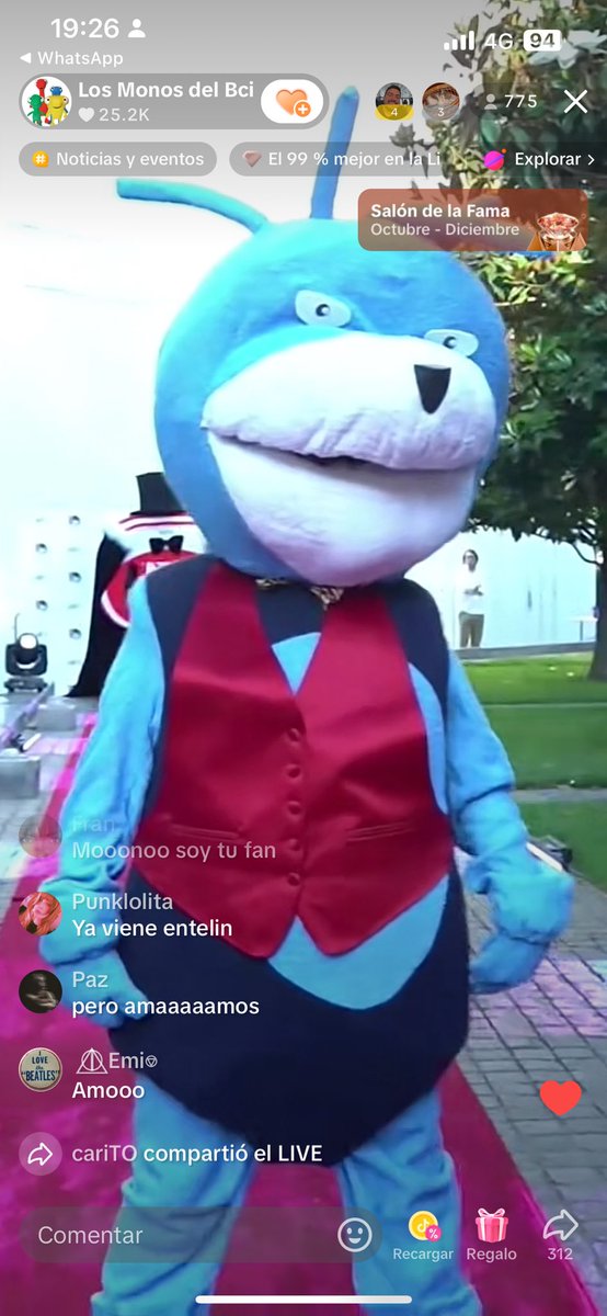 A esta hora están haciendo la “Corpogala” por el cumpleaños de los monos del BCI y son literalmente los corpóreos vestidos de gala JAJAJAJAJAJA CHILE TE AMO