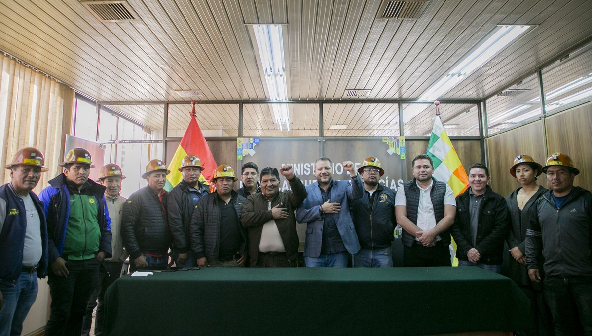 A_Gallardo_B's tweet image. Hoy nos reunimos con el Ministerio de Minería y Metalurgia, #YPFB, #ANH y #FECOMIN para coordinar el abastecimiento de #combustibles a las cooperativas mineras. Definimos acciones en distintas regiones para fortalecer la logística y garantizar un suministro eficiente.