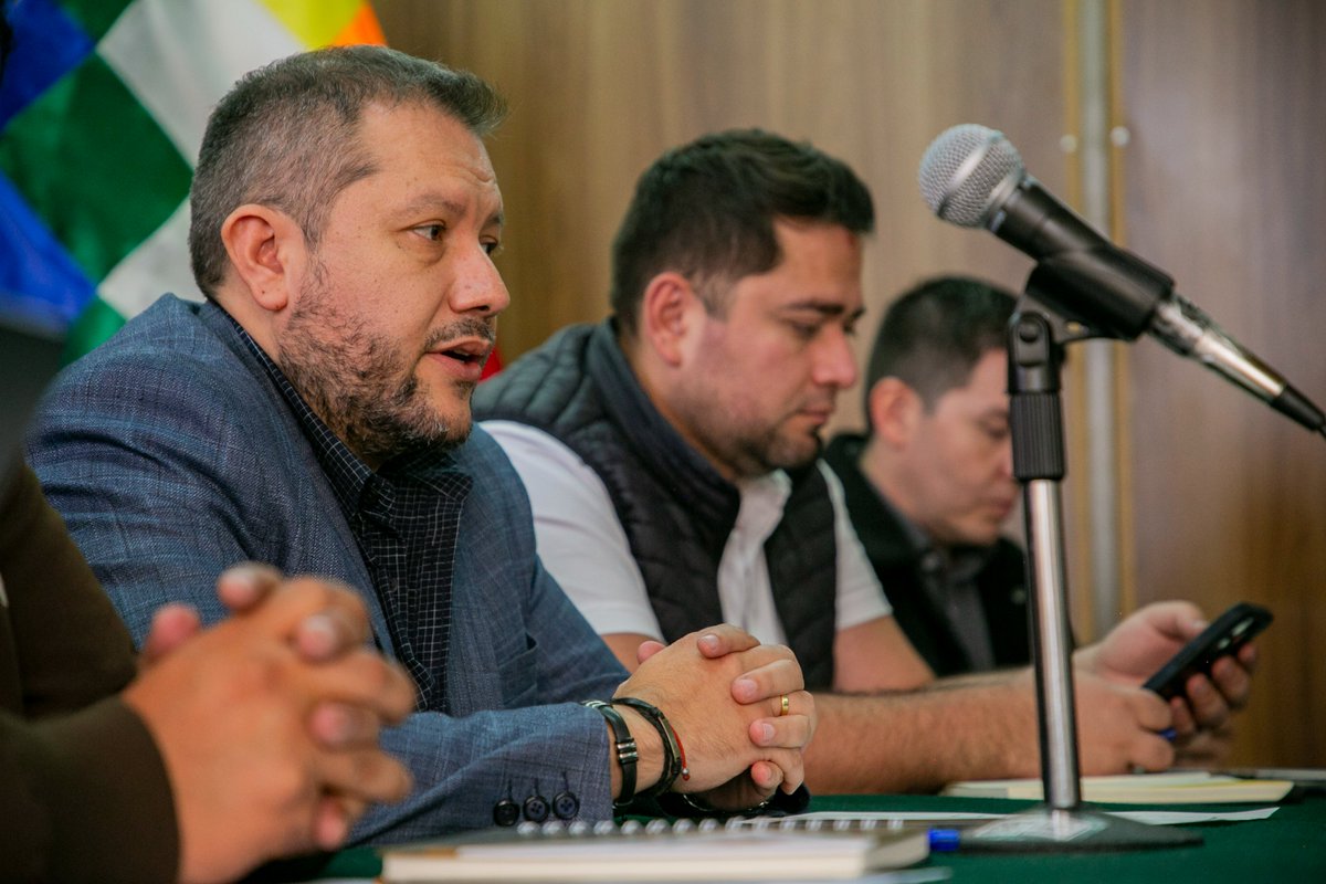 A_Gallardo_B's tweet image. Hoy nos reunimos con el Ministerio de Minería y Metalurgia, #YPFB, #ANH y #FECOMIN para coordinar el abastecimiento de #combustibles a las cooperativas mineras. Definimos acciones en distintas regiones para fortalecer la logística y garantizar un suministro eficiente.