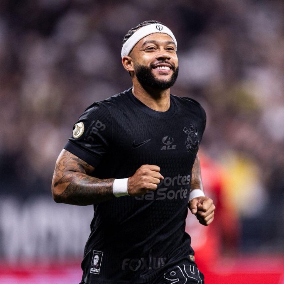 SelecaoTalk's tweet photo. 🚨🇧🇷 | Memphis Depay Interview: 

“Brazil is different, the European fans are great, I've played in big clubs like Manchester United, in Barcelona you have 100 thousand people in the stadium, Lyon, Atlético, the atmosphere is very good, but here it's different.

Latin America has a different energy, they have more energy, they are more passionate about life. The way they live life, not just football, although football is a religion here, I am very impressed.”