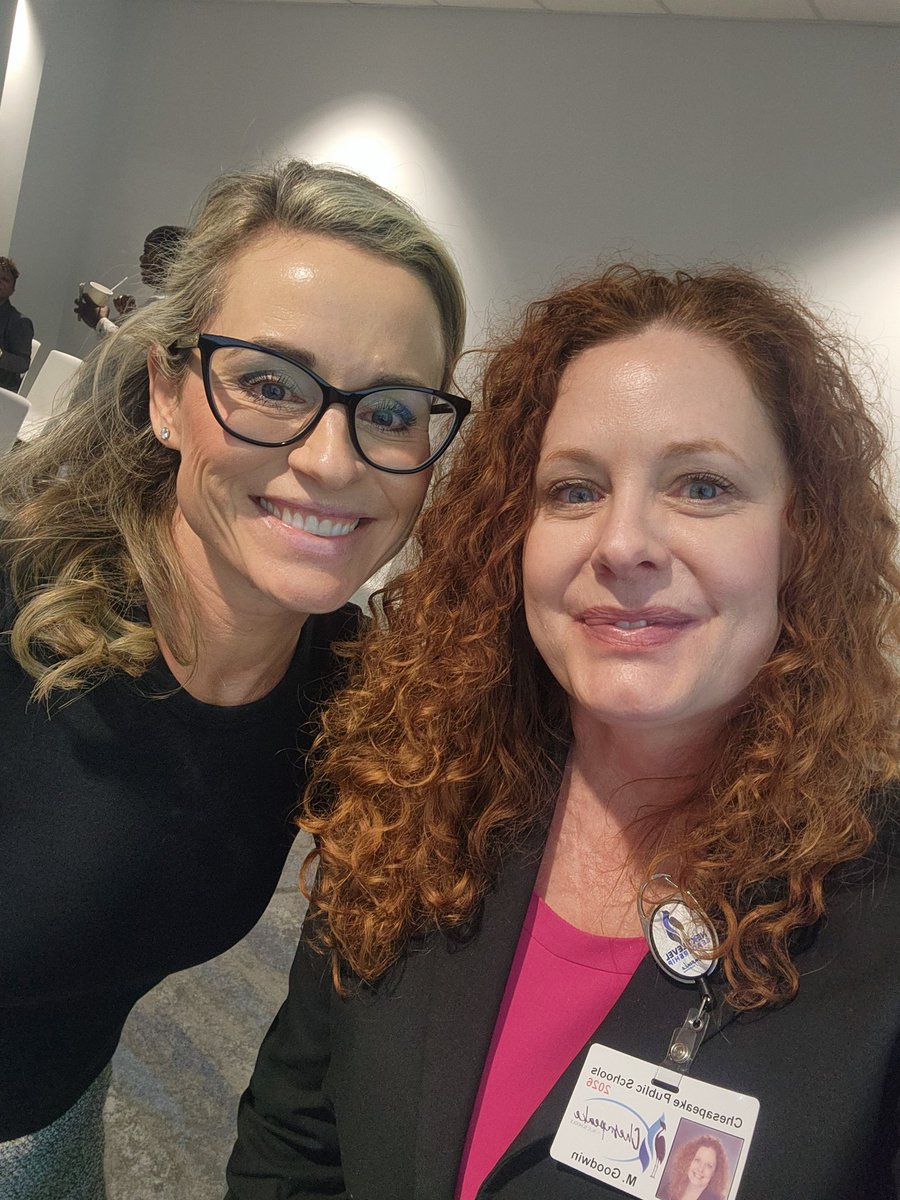 Me1issaGoodwin's tweet photo. It was an exciting day of learning from @Catlin_Tucker about the Station Rotation model. Two big takeaways:
π― Think big, start small-this is a marathon, not a sprint.
π― Celebrate learning, growth, & risk-taking every step of the way. #EveryLearnerAchieves https://t.co/Qut0cTBLMl