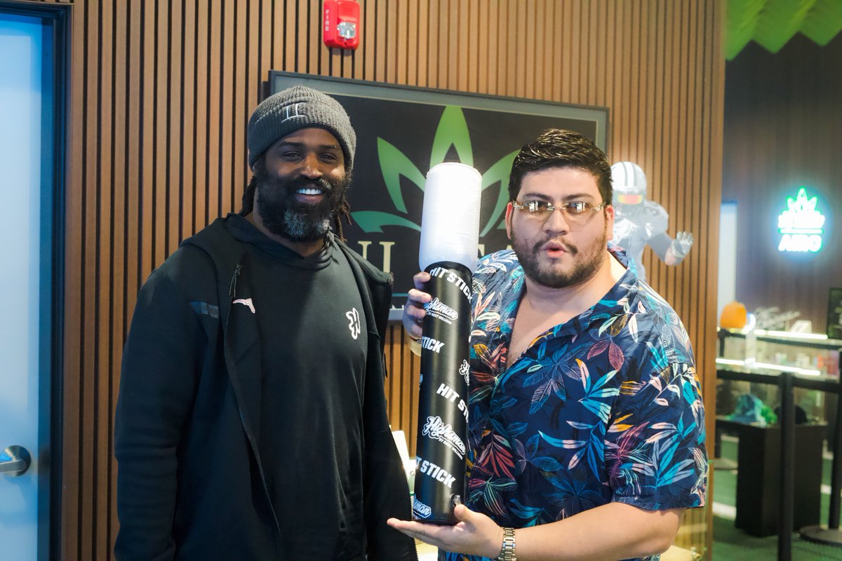 TobiasEats's tweet photo. TobiasEats Talks Tacos & @Highsman34 #Hitsticks with @NFL Legend Ricky Williams at NJ Leaf Dispensary in Freehold, NJ
Click The Link Below For The Full Article
https://t.co/sHIsfjR2JK https://t.co/bkUbw5f5NH