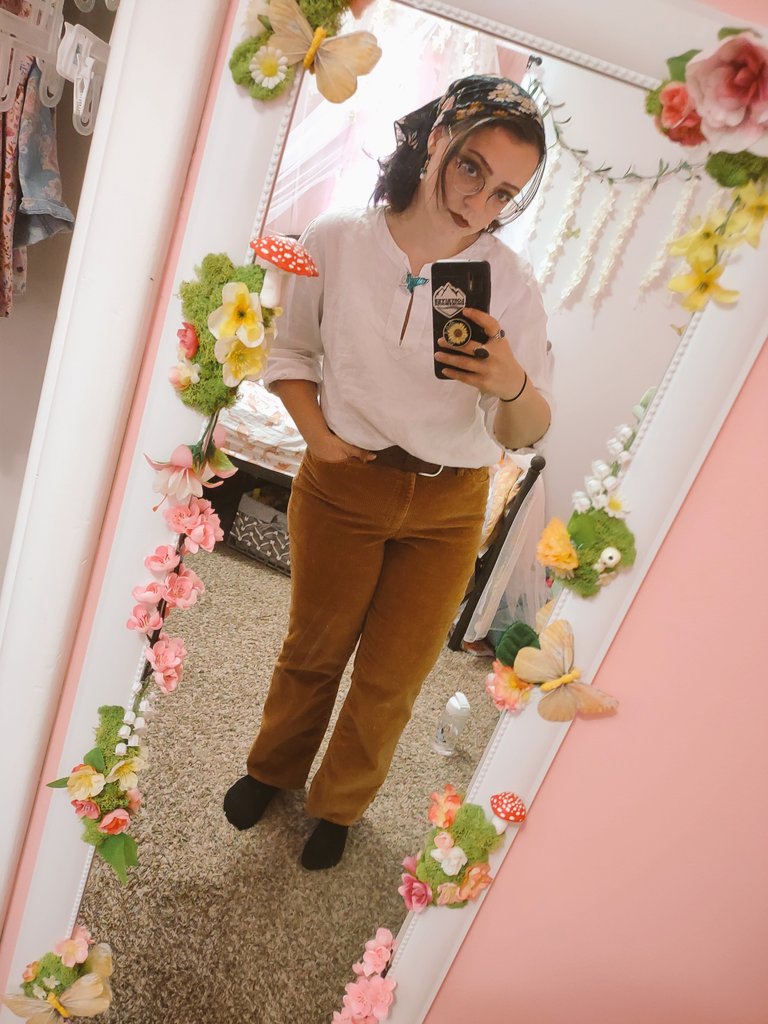 inthereveries's tweet photo. Mirror selfies 2024: It's pretty much always the same thing but in different outfits lmao https://t.co/s4n9yS6eKE