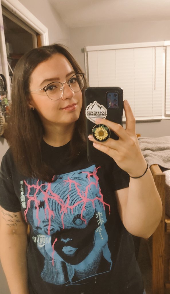 inthereveries's tweet photo. Mirror selfies 2024: It's pretty much always the same thing but in different outfits lmao https://t.co/s4n9yS6eKE
