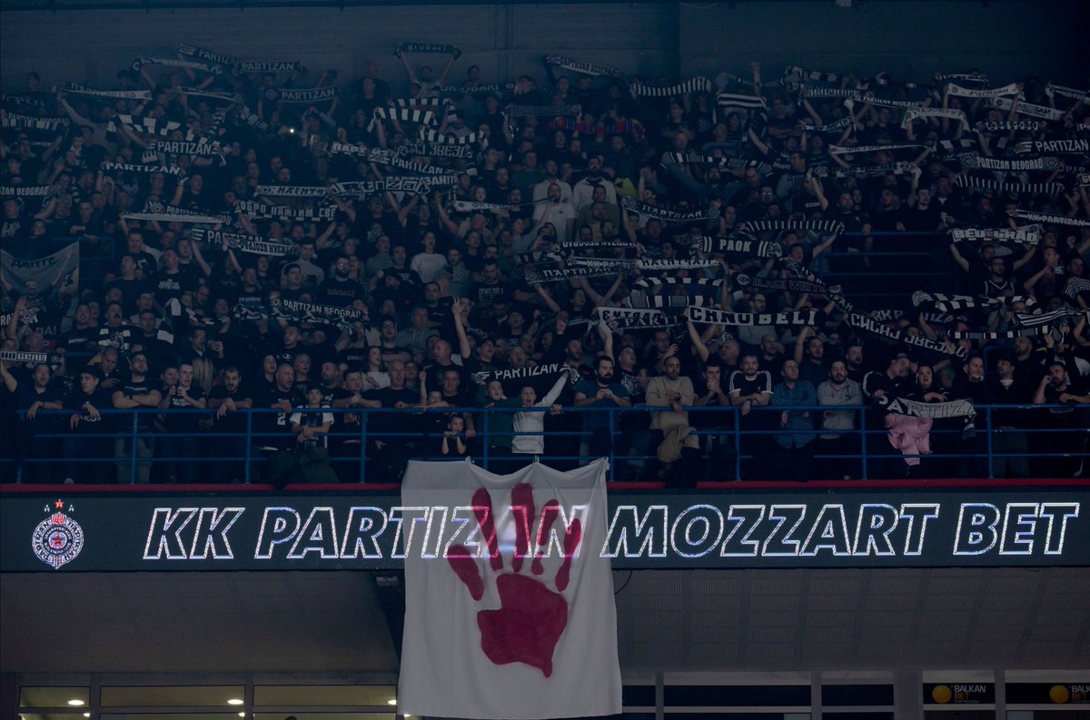 voleDecaPfk's tweet photo. ПОНОСАН НА МОЈЕ ГРОБАРЕ! https://t.co/vR8qoIdqxf