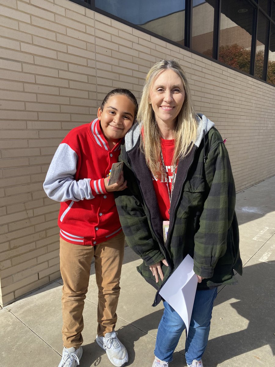 Just a little jacket switcharoo! We love making memories with these kiddos 🤍<a href="/Dorothy0rtiz/">Dorothy Ortiz</a> <a href="/CFBISD/">Carrollton-Farmers Branch ISD</a>
