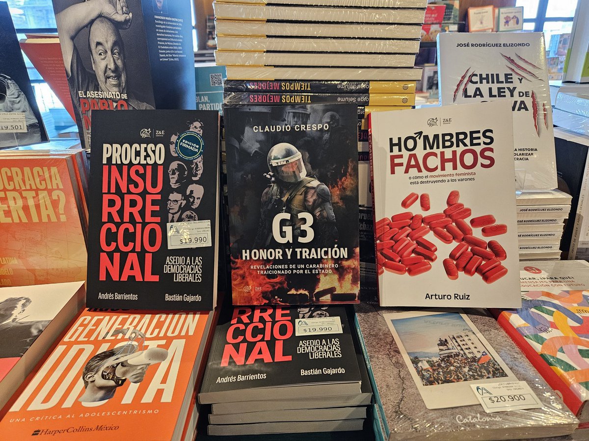 "G3: Honor y Traición" de nuestro héroe <a href="/ClaudioCrespoG/">CLAUDIO CRESPO</a>, junto a "Proceso Insurreccional" de <a href="/andres_btos/">Andrés Btos.</a> y <a href="/BastianGajardoL/">Bastián Gajardo López</a> y "Hombres Fachos" de <a href="/anticura/">Arturo Ruiz 🎥🇨🇱</a> en Antártica MUT.
Todos nuestros títulos están disponibles en librerías <a href="/antartica_cl/">Antartica Libros</a>. 🎄🎅❤️