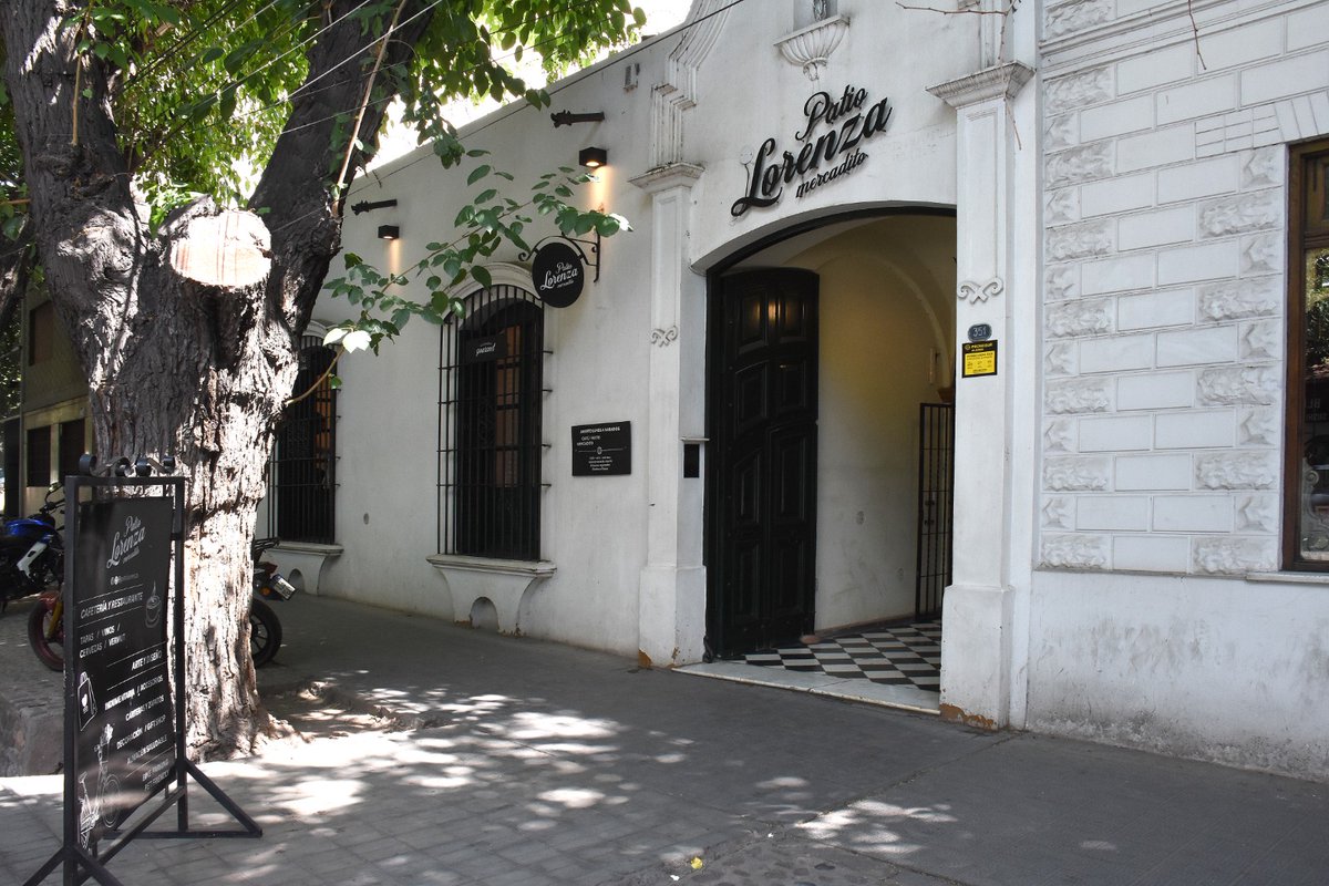 Cultura_Mza's tweet photo. 🔍 Si buscas un mercadito de indumentaria, decoración, gift shop, joyería de autor y mas, pásate por Patio Lorenza
👉🏻 ¿Sabías que hay promos especiales?
🏷 Usa el código #CreativaNavidad y descubrilas
#CulturaMendoza #IndustriasCreativasMendoza https://t.co/HdRj3eyhk2