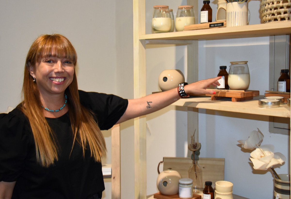 Cultura_Mza's tweet photo. 🔍 Si buscas un mercadito de indumentaria, decoración, gift shop, joyería de autor y mas, pásate por Patio Lorenza
👉🏻 ¿Sabías que hay promos especiales?
🏷 Usa el código #CreativaNavidad y descubrilas
#CulturaMendoza #IndustriasCreativasMendoza https://t.co/HdRj3eyhk2