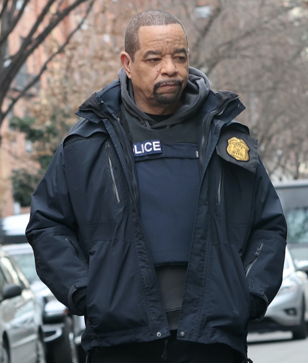 mymixtapez's tweet photo. Ice-T reveals he was only supposed to appear in 4 episodes of Law & Order: SVU, as he now celebrates the show's 26th season 👏🏽👏🏽
'I’m Black. I don’t jump off a boat when it’s floating.' https://t.co/elsA6aHNF1