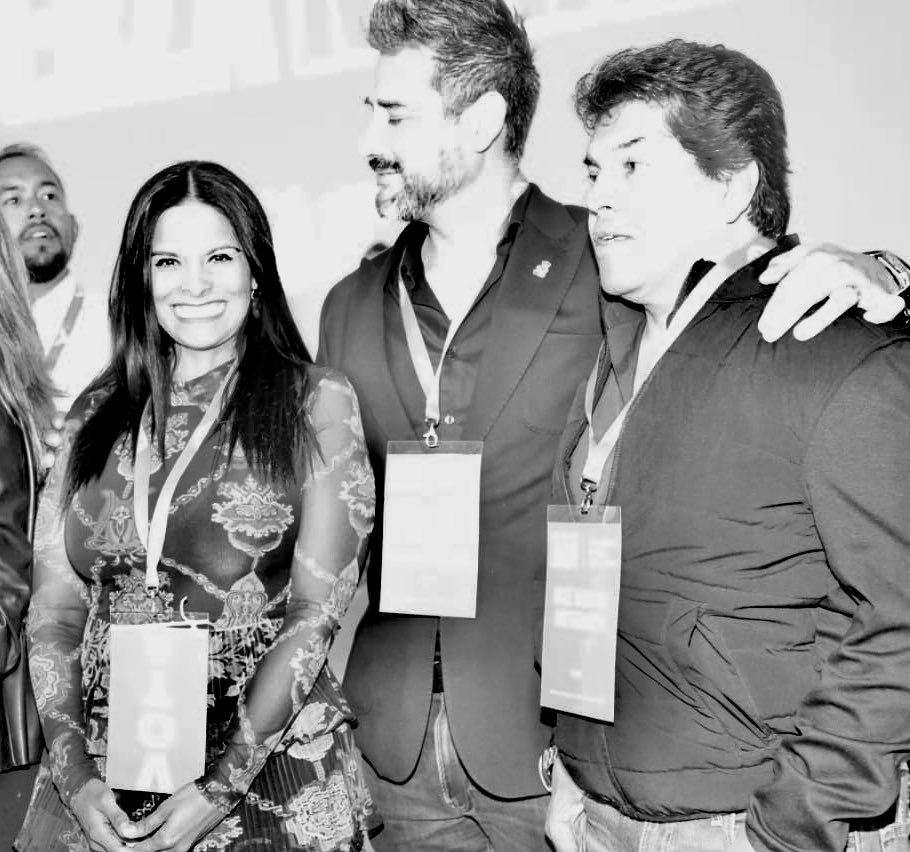 Adriana Flores tweet media