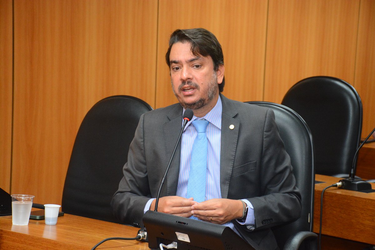 O deputado Pedro Tavares (UB) quer que o Governo crie e implante o Programa Estadual de Educação Empreendedora na rede pública de ensino da Bahia.