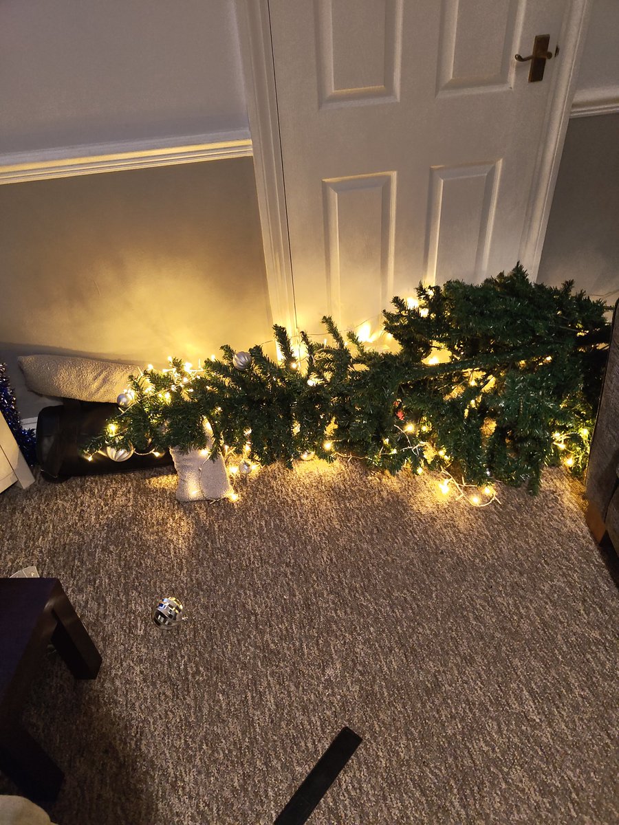 cmsg1976's tweet image. Sum up Tottenham's season in two images 🤦🏻‍♂️ #Spurs