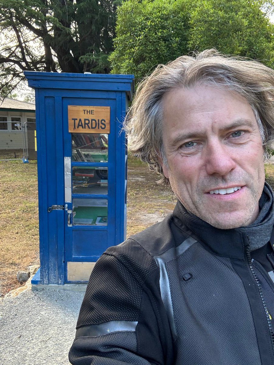JohnBishop100's tweet photo. Spotted in New Zealand ๐ณ๐ฟ
#doctorwho #drwho #evildan https://t.co/xMtXXVB0Nd