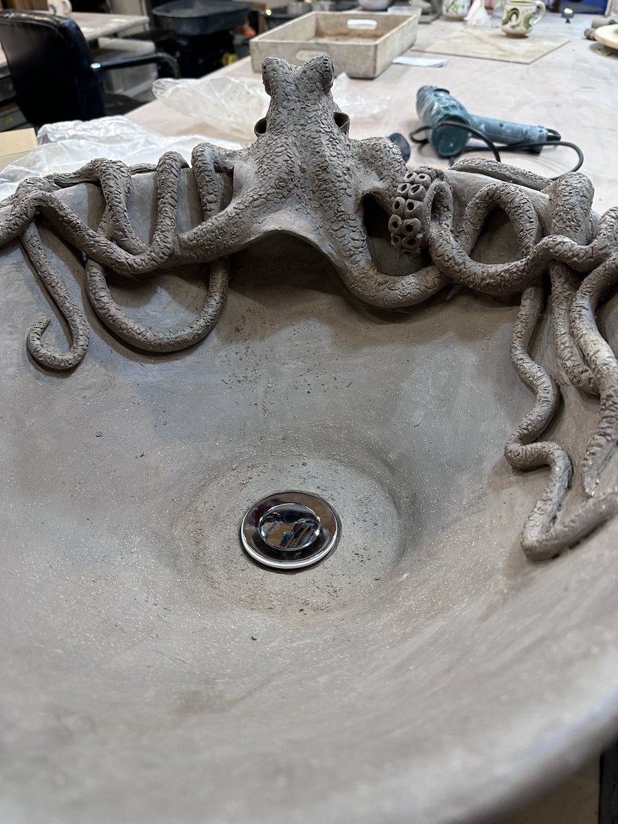Doing my own Occupational Therapy ➡️ finishing my octopus sink 🤞