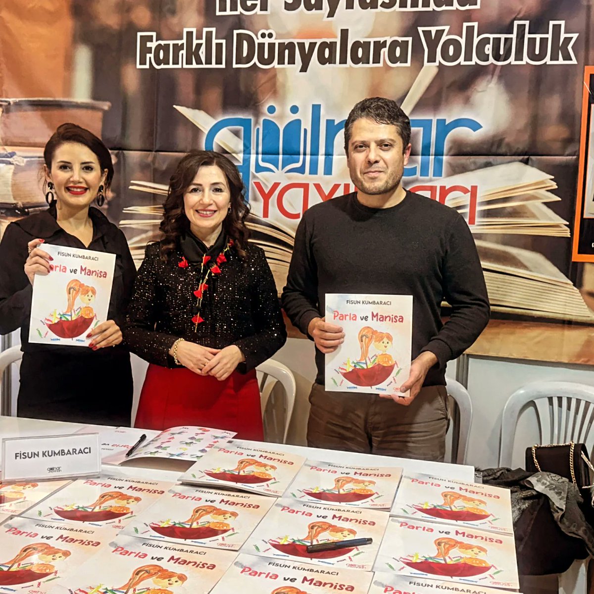 Değerli meslektaşımız olan gayrimenkul değerleme uzmanı ve mimar Fisun KUMBARACI'yı  kaleme aldığı Parla ve Manisa isimli kitabının imza gününde Gülnar Yayın evinin Ankara Ticaret Odası Congresium'daki standında ziyaret ettik.

#değerbilmekbizimişimiz