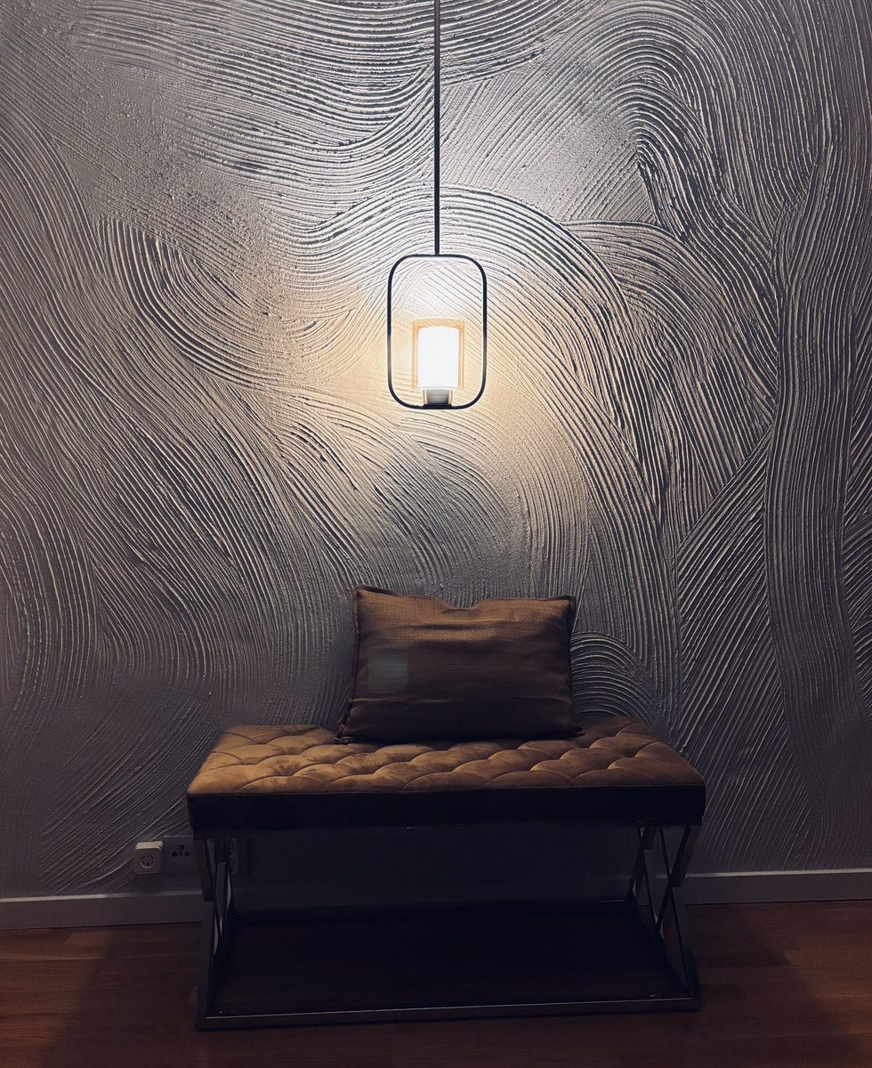 Stunsa's tweet photo. Min favorit lampa. Mot väggen. https://t.co/KYPZR6iZ4j