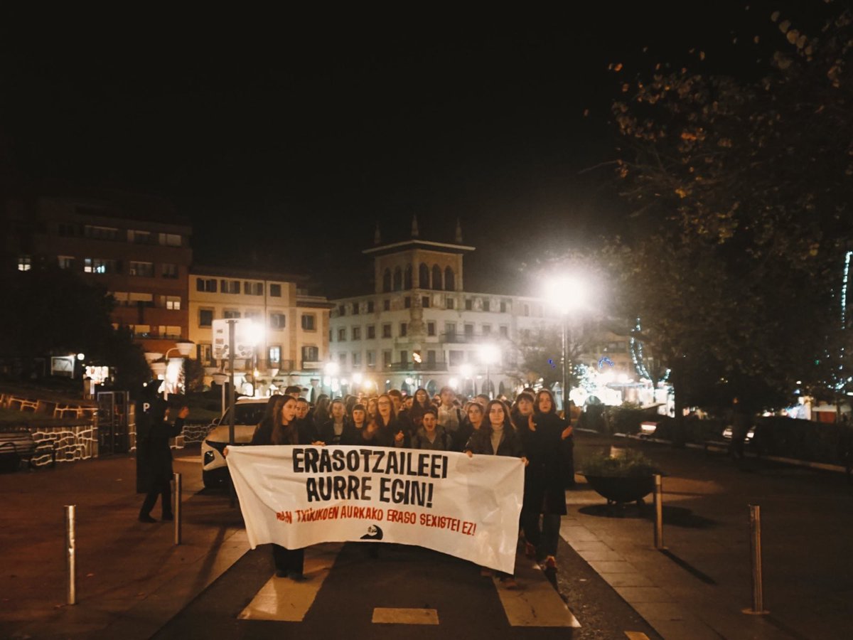 📸Hemen gaur egin dugun
mobilizazioaren irudi batzuk.
Jarrai dezagun indarkeria matxista orori aurre egiten!
ADIN TXIKIKOEN AURKAKO ERASO SEXISTEI EZ!
