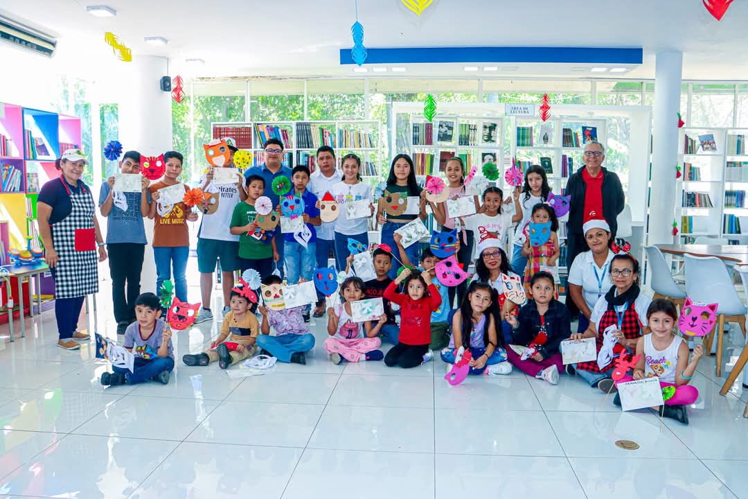 alcaldia_sss's tweet photo. Navidad con derechos humanos y cultura de paz. 👦👧

Gracias al apoyo de la Procuraduria para la de Defensa de los Derechos Humanos en conjunto con nuestra Biblioteca Municipal del Distrito de Panchimalco https://t.co/AdfkmoCDOH