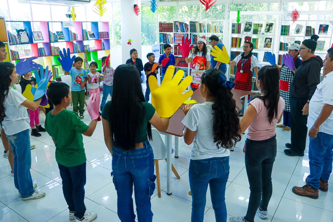 alcaldia_sss's tweet photo. Navidad con derechos humanos y cultura de paz. 👦👧

Gracias al apoyo de la Procuraduria para la de Defensa de los Derechos Humanos en conjunto con nuestra Biblioteca Municipal del Distrito de Panchimalco https://t.co/AdfkmoCDOH