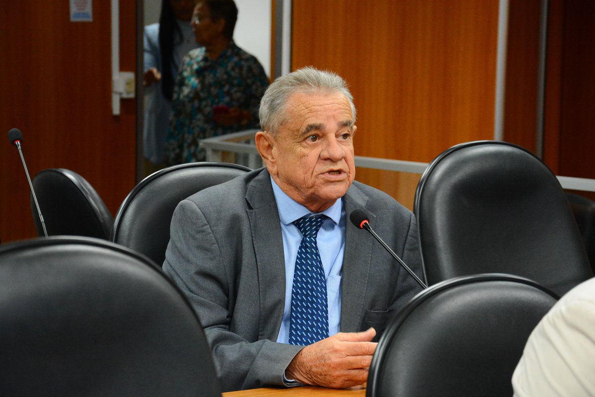 O deputado Euclides Fernandes (PT) indicou ao ministro de Portos e Aeroportos do Brasil e ao ministro da Casa Civil, Rui Costa, que estudem a possibilidade de expansão do Projeto Conheça o Brasil Voando, para contemplar o município de Jequié, com voos partindo de Salvador.