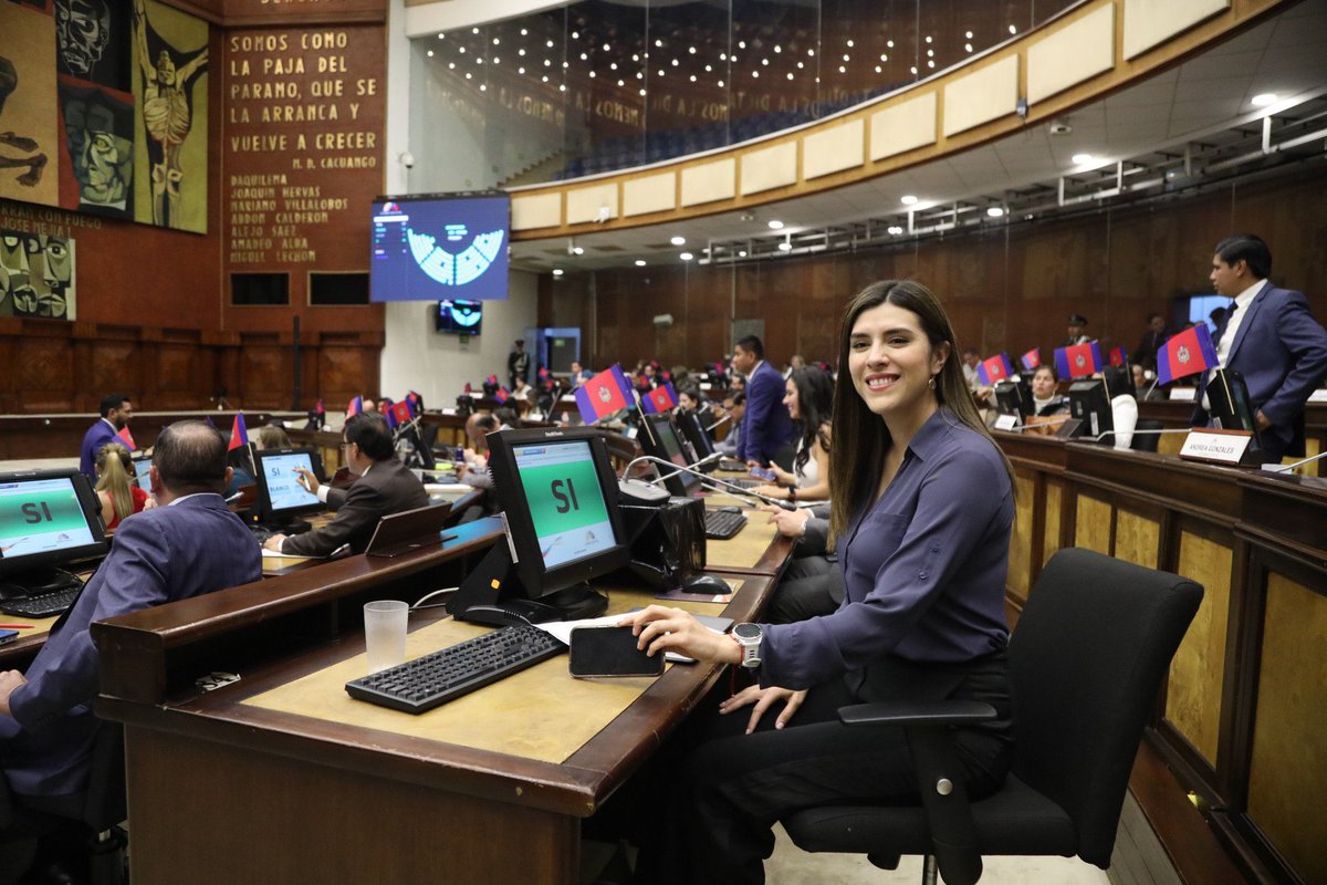 amartinezecu's tweet photo. #URGENTE 🔴| Con 116 votos afirmativos se acaba de aprobar la #LeyAlivioFinanciero y el Fortalecimiento Económico de las Generaciones en el Ecuador. En Manabí, también se festeja porque gracias a la propuesta de @ValenCenteno, las regalías de TPM ya no irán a la Cuenta Única del Estado, sino que se quedarán en la municipalidad de Manta y prefectura, para el desarrollo de infraestructura portuaria. 

¡Viva Manabí! 💪👏