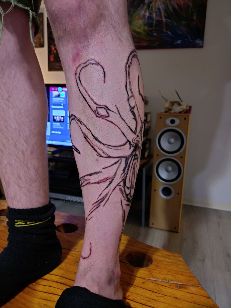 This one is going to be fucking insane once completed! The image is based on my tattoo artists psychedelic painting of this "tentacle monster", and i gave him 100% free hands to implement the idea however he sees fit. Support the psychedelic vision!