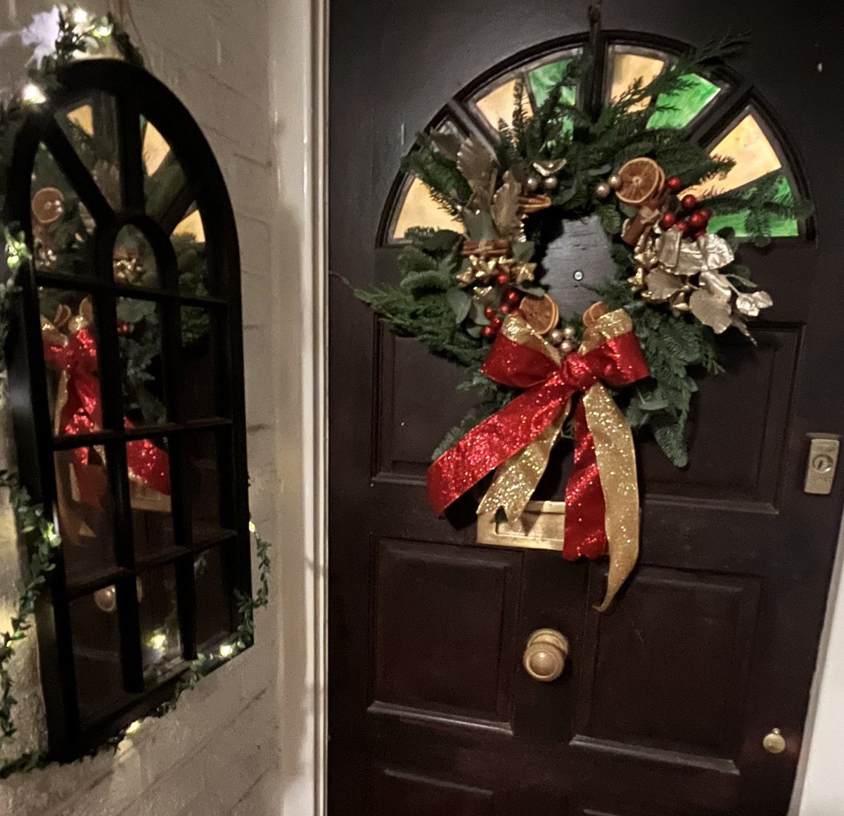 Tonight I did a thing! I made my very own, first ever, Christmas Wreath!! I’m a bit proud of myself!! Thank you <a href="/SusiJSimon/">Susi Simon</a> <a href="/ChestnutGroveA/">Chestnut Grove Academy</a>  for a fab evening🎄😍👏🏻