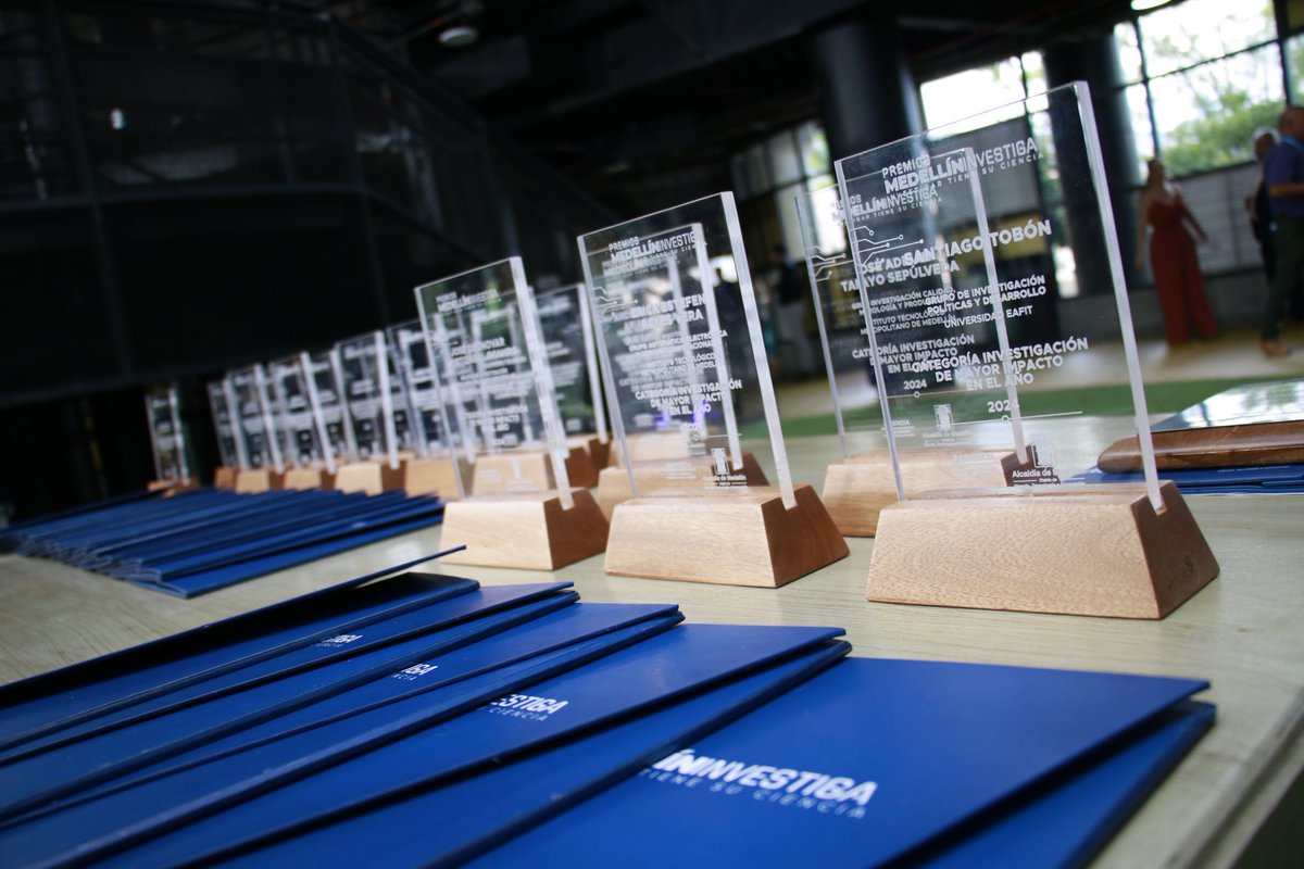 🎉 El ITM arrasó en los Premios Medellín Investiga 2024 🏆 

¡Docentes y estudiantes brillaron con proyectos que marcan la diferencia en la ciencia y la innovación! 🌟👇