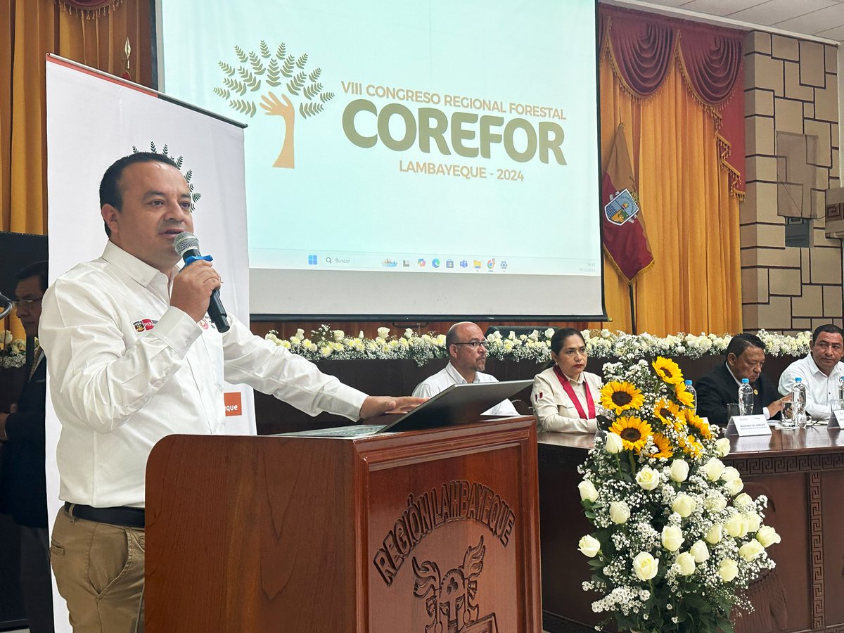 MinamPeru's tweet photo. 📷 El director Mirbel Epiquién señaló que a través del proyecto #BosqueSeco, ejecutado por el @MinamPeru, se busca restaurar y manejar sustentablemente los bosques secos de la costa norte del Perú para la conservación de la biodiversidad y los servicios de los ecosistemas. https://t.co/pJOtuFR5i9