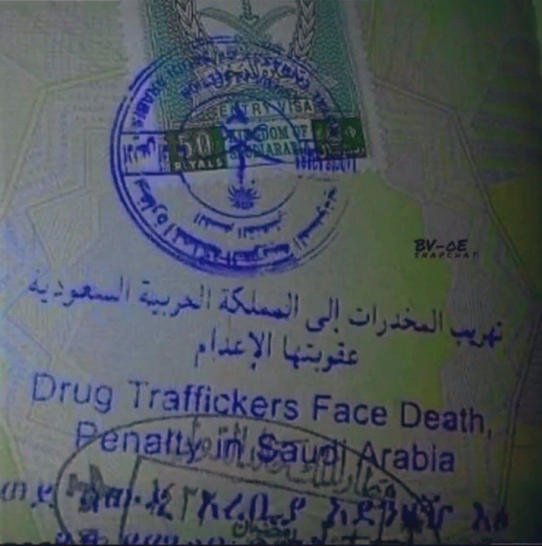 F_muttarf's tweet photo. تدفع السعودية الغالي والنفيس لحماية شعبها من خطر المخدرات وتضرب بيد من حديد كل من يحاول المساس بأمنها ، وحتى ان التحذير من تهريب هذه السموم يطبع على جوازات الزائرين للمملكة https://t.co/OgrBP0BM3w