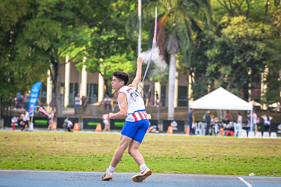 coparaguay's tweet photo. 🏃🏻‍♂️ #Atletismo 🇵🇾 ¡MEDALLA DE ORO EN EL SUDAMERICANO ESCOLAR🇨🇴2024!

🙋🏻‍♂️ ¡Enzo Sisa se alzó con la #MedallaDeOro🥇 en Lanzamiento de Jabalina al lanzar el implemento a 58.03m y se subió a lo más alto del podio!

💪🏼 ¡FELICITACIONES! @FPAOficial 

👏🏼 #ParaguayPuede #VamosParaguay https://t.co/goolTkOyF9