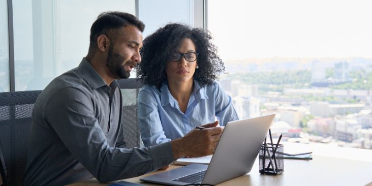 CorSource's tweet photo. Choosing a tech consulting firm? It's not just about tech—it's about finding a true partner.

Red flags to watch:
- Vague strategies
- No deep business understanding
- Poor communication

How to find a transformative ally: https://t.co/upIJXSswDQ https://t.co/jIgJWS50Lg